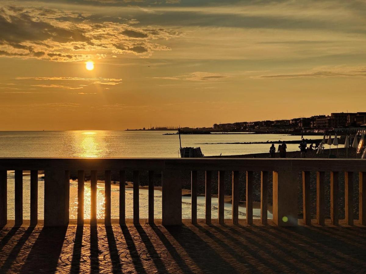 Tra Mare E Arte Appartement Ostia Buitenkant foto